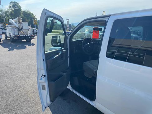 Used 2015 Chevrolet Express 3500 LT w/ LT Preferred Equipment Group RWD image 7