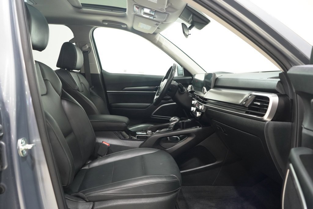Used 2025 Kia Telluride S AWD/4WD image 15