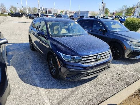 Used 2023 Volkswagen Tiguan SE image 12