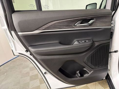 Used 2025 Jeep Grand Cherokee Limited w/ Black Appearance Package image 24