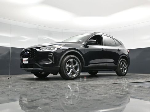 Certified 2025 Ford Escape ST-Line AWD/4WD image 44