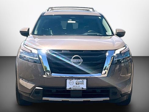 Certified 2024 Nissan Pathfinder Platinum AWD/4WD image 2