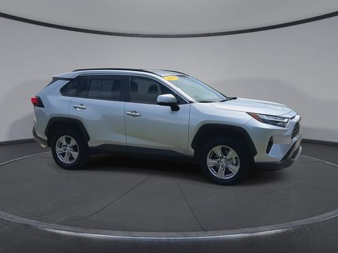 Used 2025 Toyota RAV4 LE AWD/4WD image 2