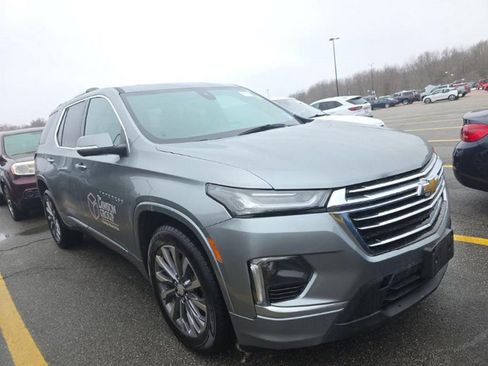 Used 2023 Chevrolet Traverse Premier image 3