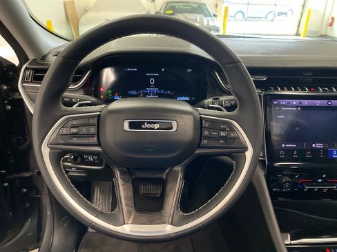 Used 2023 Jeep Grand Cherokee L Limited w/ Black Appearance Package image 20