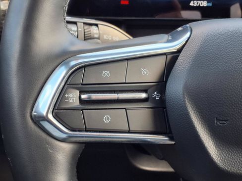 Used 2025 Chevrolet Equinox LT FWD image 20