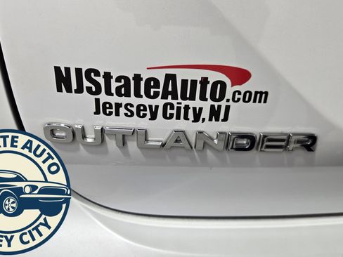 Used 2022 Mitsubishi Outlander SE image 29