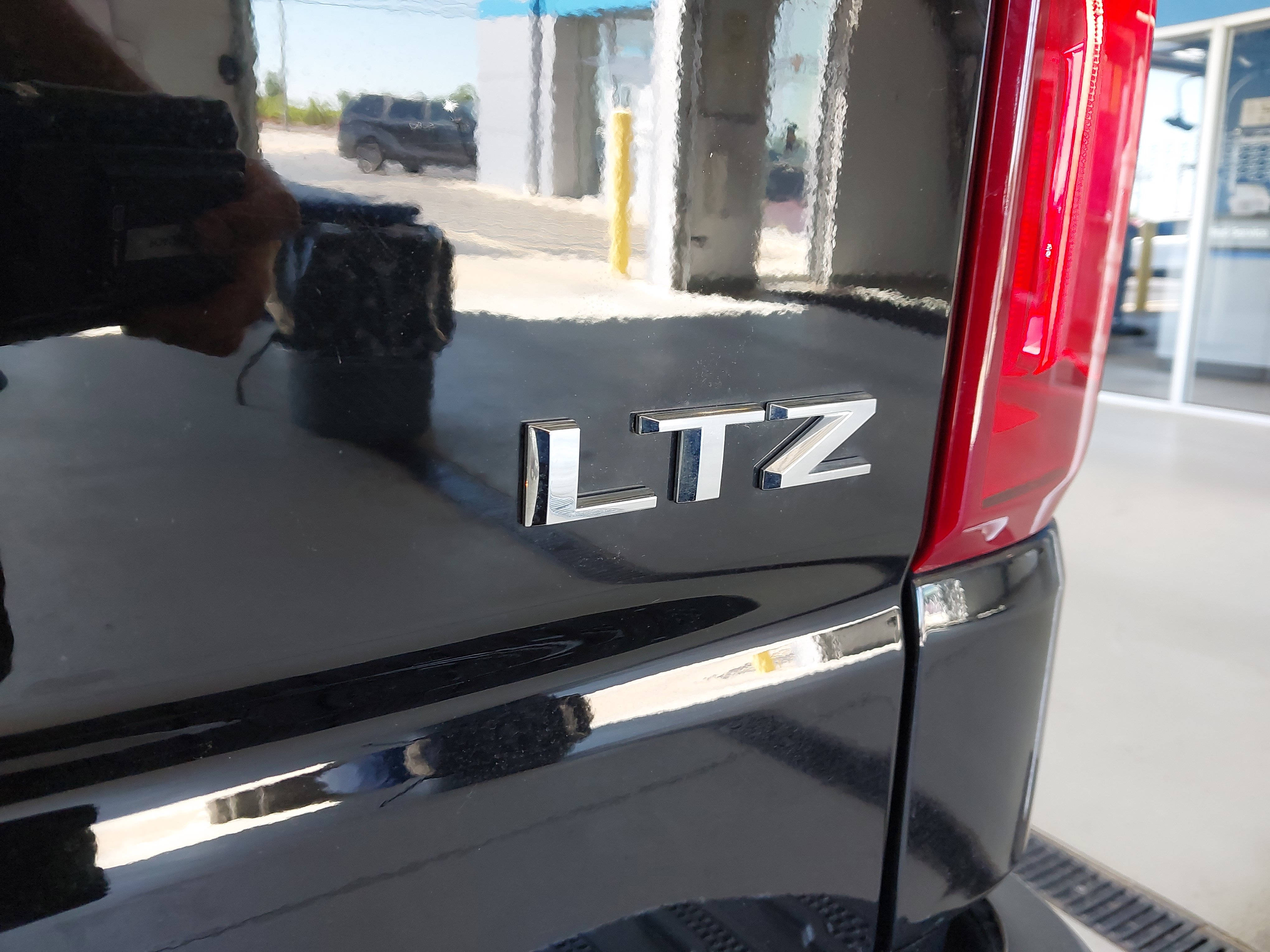 Used 2025 Chevrolet Silverado 1500 LTZ AWD/4WD image 33