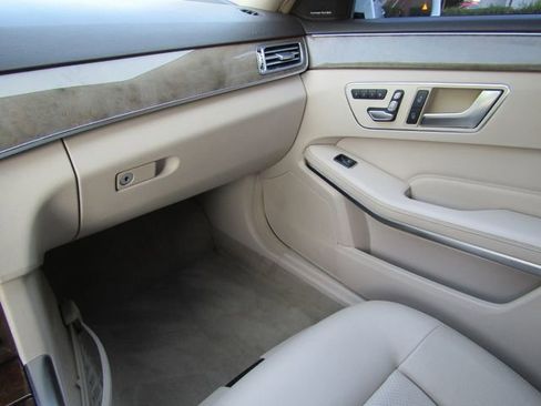 Used 2014 Mercedes-Benz E 350 4MATIC Sedan image 18