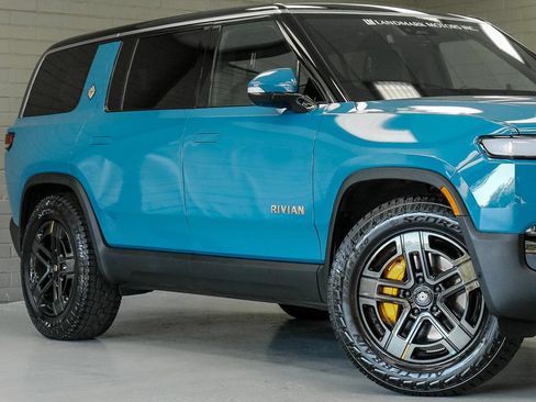 Used 2023 Rivian R1S Adventure AWD/4WD image 10