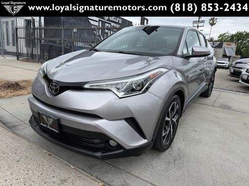 Used 2018 Toyota C-HR XLE FWD image 3