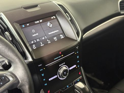 Used 2018 Ford Edge Titanium w/ Cold Weather Package AWD/4WD image 14