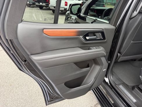 Used 2025 GMC Yukon Denali w/ Sun & Power Step Package AWD/4WD image 26
