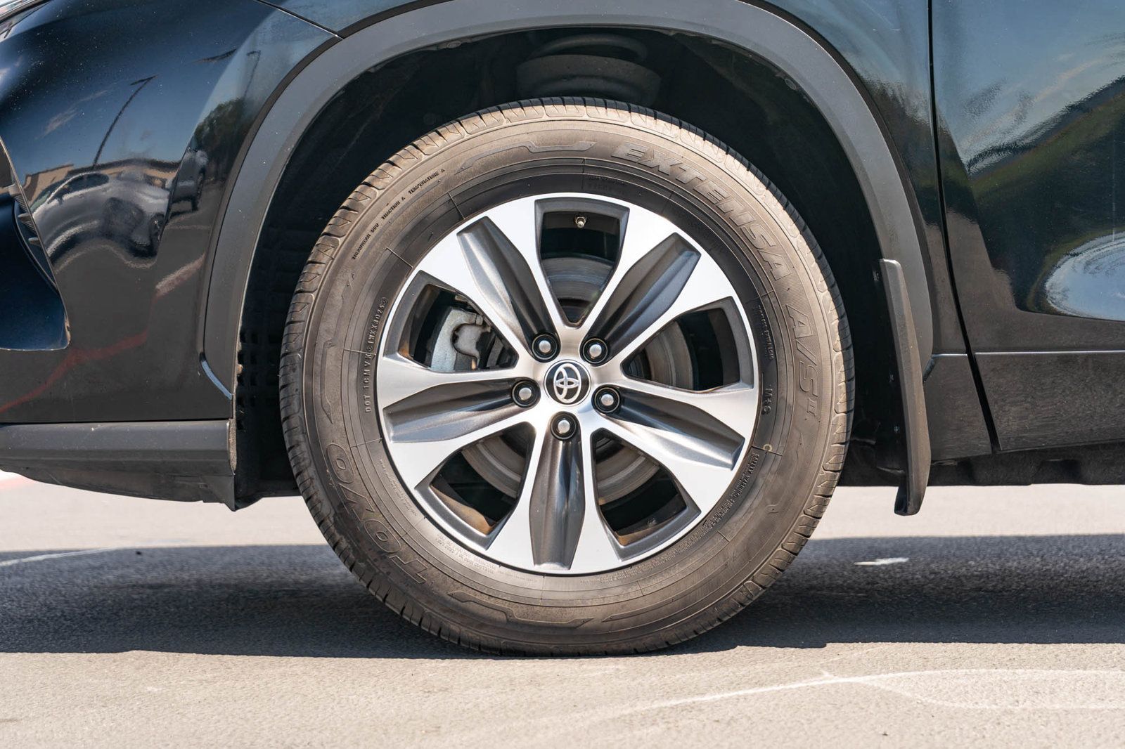 Certified 2021 Toyota Highlander XLE AWD/4WD image 5