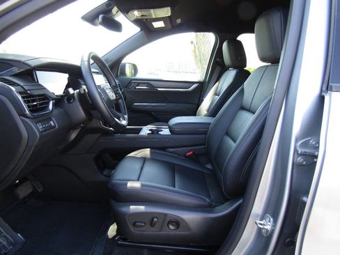 Used 2025 GMC Acadia Elevation w/ Elevation Premium Package AWD/4WD image 10