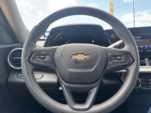 Used 2025 Chevrolet Trax LT FWD image 27