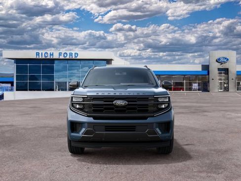 New 2027 Ford Expedition Platinum w/ Stealth Appearance Package AWD/4WD image 3