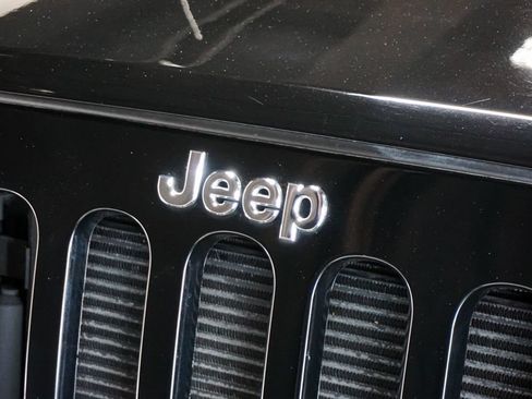 Used 2013 Jeep Wrangler Unlimited Rubicon w/ Connectivity Group AWD/4WD image 45