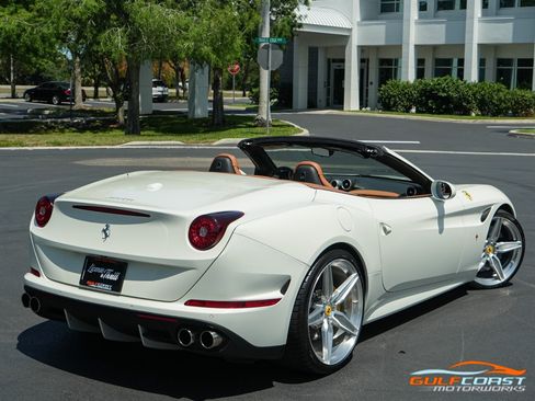 Used 2017 Ferrari California T RWD image 68