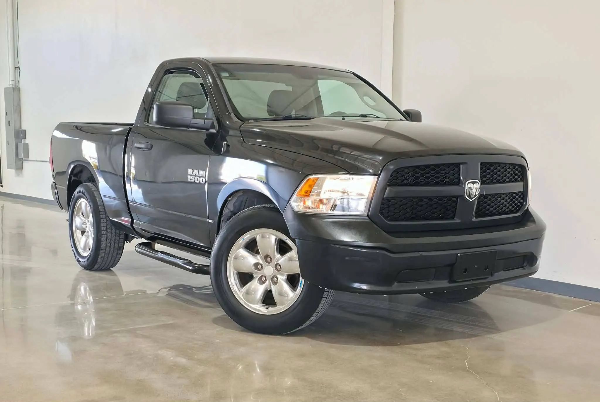 Used 2017 RAM 1500 Tradesman RWD image 1