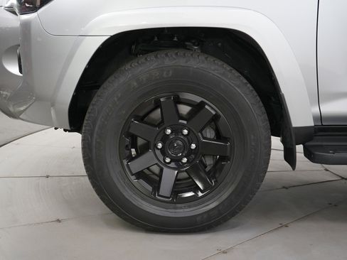 Used 2024 Toyota 4Runner TRD Off-Road Premium image 30