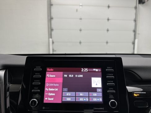 Used 2024 Toyota Camry SE image 27