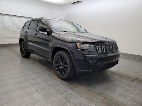 Used 2019 Jeep Grand Cherokee Altitude image 13