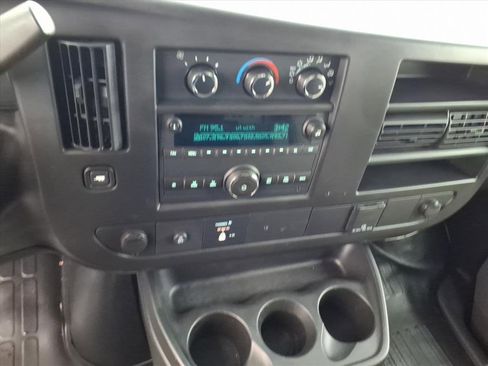 Used 2015 GMC Savana 2500 image 26