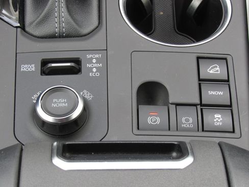 Used 2024 Toyota Highlander XSE AWD/4WD image 33