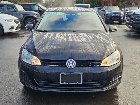 Used 2017 Volkswagen Golf S image 2