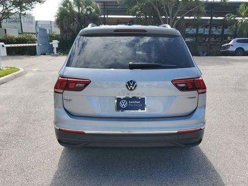 Certified 2023 Volkswagen Tiguan SE w/ Panoramic Sunroof Package AWD/4WD image 6