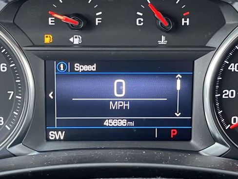 Used 2024 GMC Terrain SLE image 17