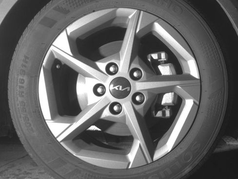 Used 2025 Kia K4 LXS image 13