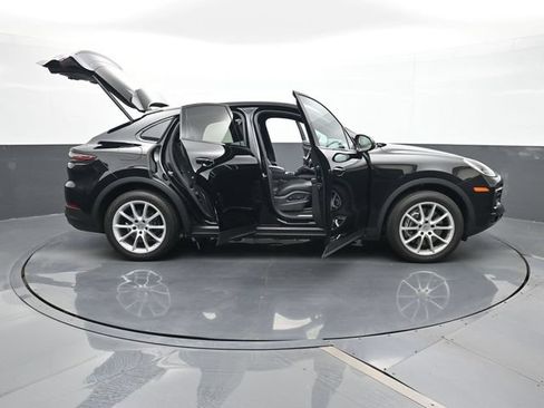 Used 2023 Porsche Cayenne Coupe w/ Premium Package AWD/4WD image 34