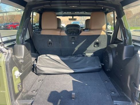 Used 2021 Jeep Wrangler Unlimited Sahara AWD/4WD image 14
