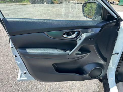 Used 2018 Nissan Rogue SV w/ Premium Package AWD/4WD image 20