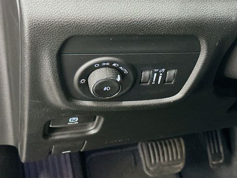 Used 2023 Jeep Grand Cherokee L Limited AWD/4WD image 17