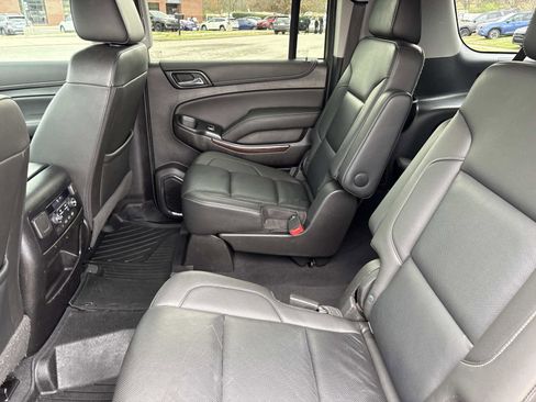 Used 2019 GMC Yukon XL SLT w/ Premium Edition image 32
