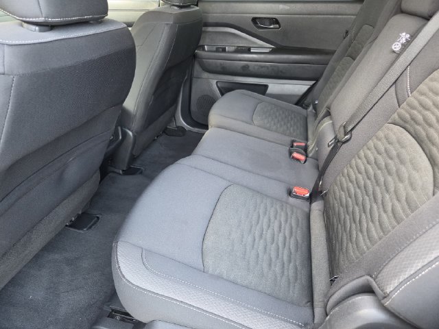 Used 2025 Nissan Pathfinder SV FWD image 22