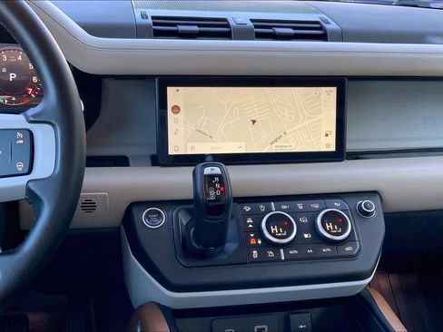Used 2020 Land Rover Defender 110 SE image 6