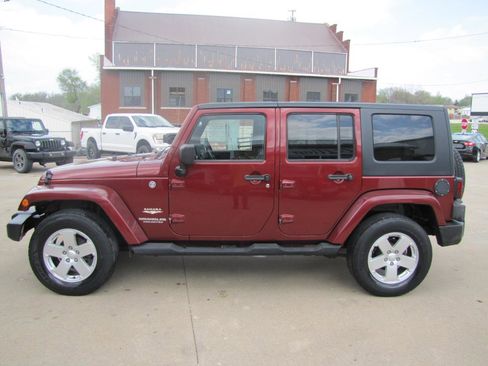 Used 2007 Jeep Wrangler Unlimited Sahara w/ Dual Top Group image 2