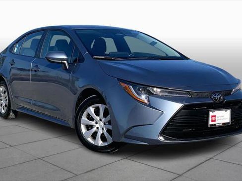 Certified 2025 Toyota Corolla LE image 3