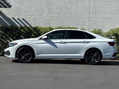 Used 2024 Volkswagen Jetta SE w/ Black Wheel Package FWD image 7