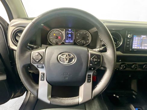 Used 2018 Toyota Tacoma SR5 image 17