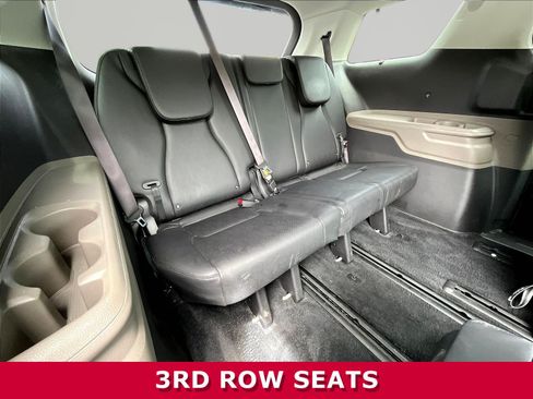 Used 2025 Kia Carnival EX FWD image 23