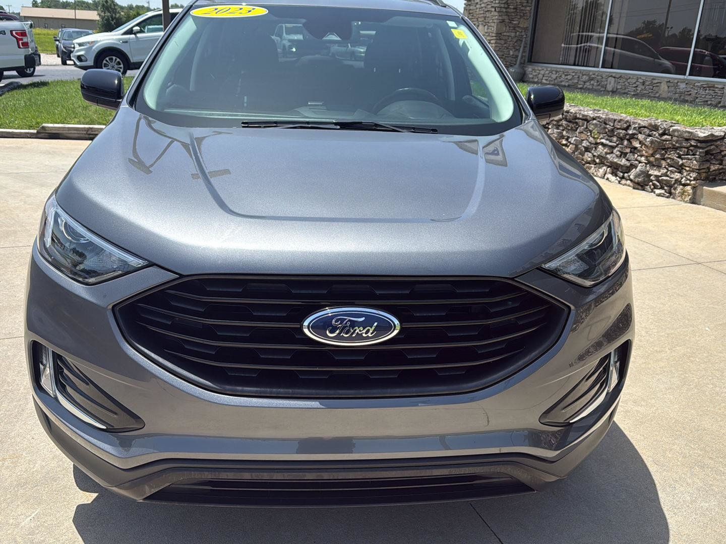 Used 2023 Ford Edge SEL w/ Sport Appearance Package AWD/4WD image 2