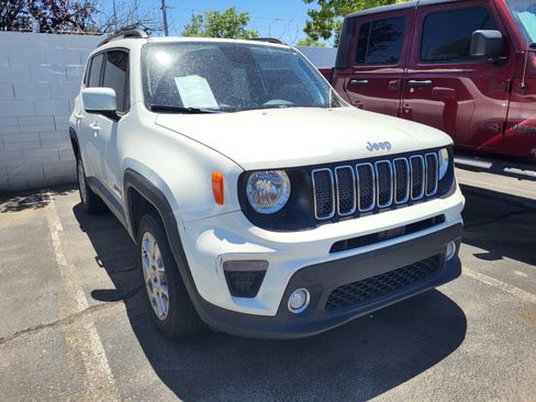 Used 2019 Jeep Renegade Latitude w/ Cold Weather Group AWD/4WD image 3