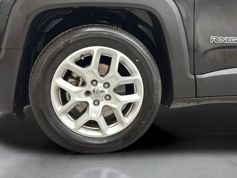 Used 2018 Jeep Renegade Latitude w/ Popular Equipment Group FWD image 30