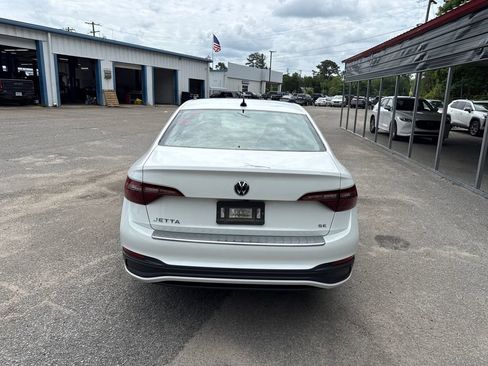 Used 2023 Volkswagen Jetta SE w/ Panoramic Sunroof Package FWD image 4