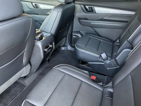 Certified 2025 Buick Enclave Preferred FWD image 13